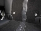 ◆ISOFIX◆シートベルトいらずでチャイルドシートと固定金具を連結するだけでがっちり固定できます。