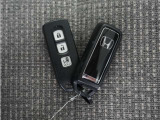 ◆スマートキー◆カギをバッグやポケットに入れたままでもドアロックの開閉ができる『スマートキー』付き!雨天や暗くなってもカギを取り出す必要がなくドアの開錠&エンジンも始動できます