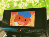 停車時にTVを楽しめる機能が搭載されています。休憩時間や待ち合わせの際に、ご家族で楽しむことができます。