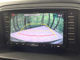 【バックカメラ】駐車時に後方がリアルタイム映像で確認できます。大型商業施設や立体駐車場での駐車時や、夜間のバック時に大活躍!運転スキルに関わらず、今や必須となった装備のひとつです!