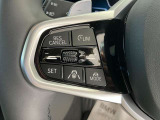 【アクティブクルーズコントロール】一定速度での巡航はもちろん、前方の車両との距離を一定に保ちながら自動で加減速を行います。BMWは車両停止までの制御が可能となりますので、渋滞時には大変嬉しい機能です。