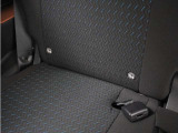 ◆ISOFIX◆シートベルトいらずでチャイルドシートと固定金具を連結するだけでガッチリ固定できます。