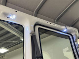 荷室部分にDIYで取り付けたLEDライトついてます!