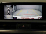 パノラミックビューモニターを装備。駐車場や交差点でクルマを真上から見るように周囲を確認できます。機能の詳細は販売店スタッフまでおたずねください。