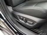 パワーシート搭載。微妙な調整が手軽にでき、ピッタリのポジションで運転することが可能です。