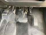 運転席足元です