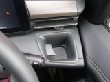 運転席窓側のカップホルダーです。助手席側にもございます。