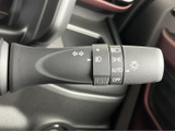 直感的な操作でウインカーを操作可能。スムーズな車線変更をサポートし、安全な運転を後押しします。
