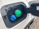 燃料は軽油(ディーゼル)です。クリーンディーゼルの為、アドブルーの給油口もあります。
