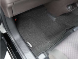 Honda認定中古車に新品の純正フロアマットを装着しました。気分よくドライブをお楽しみいただけます♪