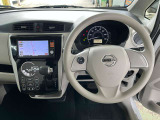 インテリアに合わせたデザインのステアリングは、運転される方のことも考え、運転しやすい形状、大きさです。是非一度、実際に触ってお確かめください。