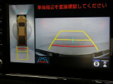パノラミックビュー付きバックモニターがついていますのでバックでの駐車が苦手な方でも大丈夫です。実際のバック駐車は目視確認と合わせてお使い下さい