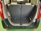 コンパクトボディーなのに、荷室はこんなに広々!たくさん荷物が積めますよ。