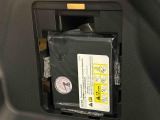 車載工具のジャッキ・タイヤレンチ・牽引フックは助手席の下,ラゲージ下にパンク応急修理キットが収納されています。