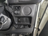 運転席右側インパネ(電動リモコンミラースイッチ周り)の拡大写真です。スイッチ類の動作面やパネル表面のコンディションについて画像にてご確認ください。