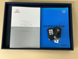 メンテナンスノート【点検整備記録簿・保証書】、取説も揃ってます。スマートキーはバッグなどにしまったままボタン操作でエンジンの始動・停止ができて大変便利です