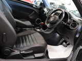 認定中古車保証1年間距離無制限の保証とロードアシスタンスサービスが全車に付帯されています。また、1年間または2年間の延長保証(有償)もご利用いただけます。