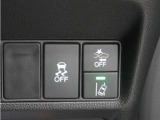 ホンダセンシングが装備されています。アダプティブレーダークルーズやレーンキープアシスト、車線逸脱防止機能なども備えていて、ロングドライブも快適で安全にお楽しみいただけます。