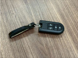 ☆スマートキーシステム&プッシュエンジンスタートシステム☆ エンジン始動&rarr;停止をワンタッチで行え、キーのロックもドアノブに触れることでワンタッチ操作で行うことが出来ます!