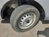 前輪 右側(新品12インチのノーマルタイヤホイールセットでご納車いたします。タイヤメーカーはお選びできません。)
