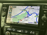 鮮明な地図表示で、安全なドライブをサポート。詳細なルート検索機能も搭載し、目的地への道案内をしっかり行います。
