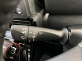 視界を良好に保つ、頼れるワイパーレバー。雨天時でも安全な運転をサポートします。