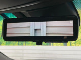 【デジタルインナーミラー】後席の大きな荷物や同乗者で後方が確認しづらい時でも安心!カメラが撮影した車両後方の映像をルームミラー内に表示。クリアな視界で状況の確認が可能です!