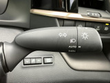 直感的な操作で、安全な車線変更をサポートします。視認性の高いインジケーターで、周囲の車両へのアピールも効果的です。