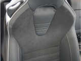 【純正RECAROシート】スポーティーな走りやワインディングロードでもしっかり体をホールドし快適なドライブをお楽しみいただけます。