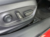 パワーシート搭載。微妙な調整が手軽にでき、ピッタリのポジションで運転することが可能です。