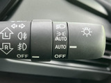 直感的な操作で、安全な走行をサポート。視認性の高いデザインで、周囲の車にも存在を知らせます。