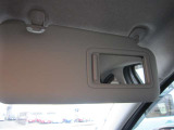 運転席&助手席ともバニティミラー装備♪ お化粧直しができます。