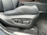 運転席はパワーシートになっており、ドライバーの体格にあったシートポジションで快適なドライブが楽しめます♪