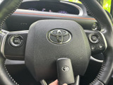 握りやすいステアリング。操作系のスイッチも集中しており、運転中の視線移動を最小限に抑えられます。