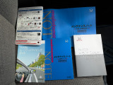 取扱説明書や新車時からの保証書などしっかり有りますよ!