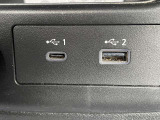 カーナビに連動したUSBポートが装備されております。