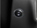 【プロのメカニック多数在籍】当社メカニックによる『プロの視点』でご納車前の整備を行います。お客様に安全且つ安心して気持ちよくお乗りいただけるように真心込めて整備いたします。