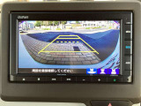 バックカメラ付きで駐車の際も安心です。