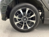 純正アルミホイールです。足元が引き立つので、車全体のイメージがアップしますよ!