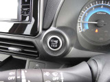 プッシュエンジンスターターです。車内にインテリジェントキーがあれば、キーを差し込まなくてもワンプッシュで、スムーズにエンジンのスタート/ストップが行えます。