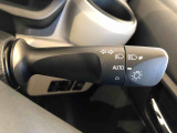 ☆オートライト機能☆車外の明るさに応じて自動的でヘッドランプを点灯および消灯します。夕暮れ時やトンネルなどで便利です!