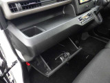 グローブボックスです!車検証入ります!