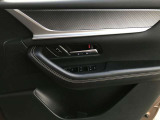 運転席以外のウィンドウ操作を制限できるパワーウィンドウロック機能を搭載!お子様や同乗者の誤操作を防ぎ、走行中の不意の開閉や危険を未然に防止します。同乗者がいるドライブでも安心感をもたらす安全機能です。