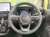 インテリアに合わせたデザインのステアリングは、運転される方のことも考え、運転しやすい形状、大きさです。是非一度、実際に触ってお確かめください。