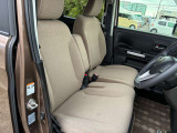 運転席もゆったり座ることができますよ☆