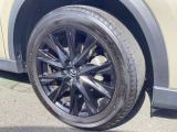 純正のアルミホイール装着車です!足回りもスタイリッシュでかっこいいですよ!!
