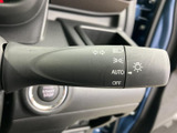 視認性の高いメーターデザインで、必要な情報を一目で確認できます。安全運転をサポートし、快適なドライビングを演出します。