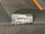 車両側方からの衝撃を緩和するSRSサイドエアバッグ(運転席/助手席)に加えて,SRSカーテンシールドエアバックも標準装備