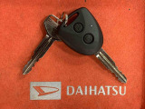 納車前には12ヶ月点検相当の点検と消耗品の交換をダイハツの整備士がしっかり整備してお渡しします。また、納車後には無料の1ヶ月点検がございます。