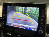【バックカメラ】駐車時に後方がリアルタイム映像で確認できます。大型商業施設や立体駐車場での駐車時や、夜間のバック時に大活躍!運転スキルに関わらず、今や必須となった装備のひとつです!